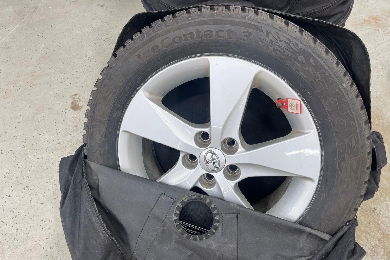 TOYOTA Prius 19