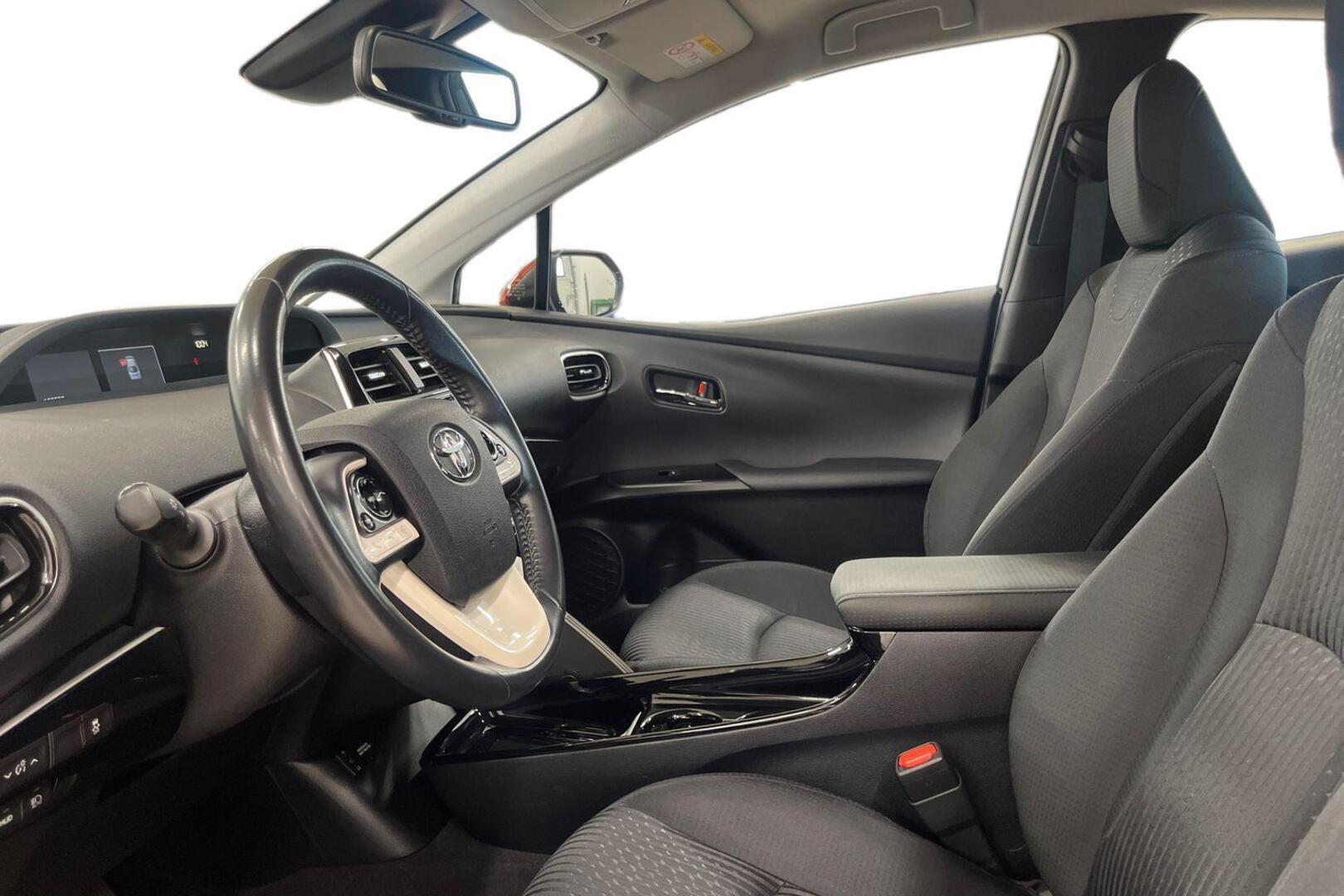 TOYOTA Prius 6