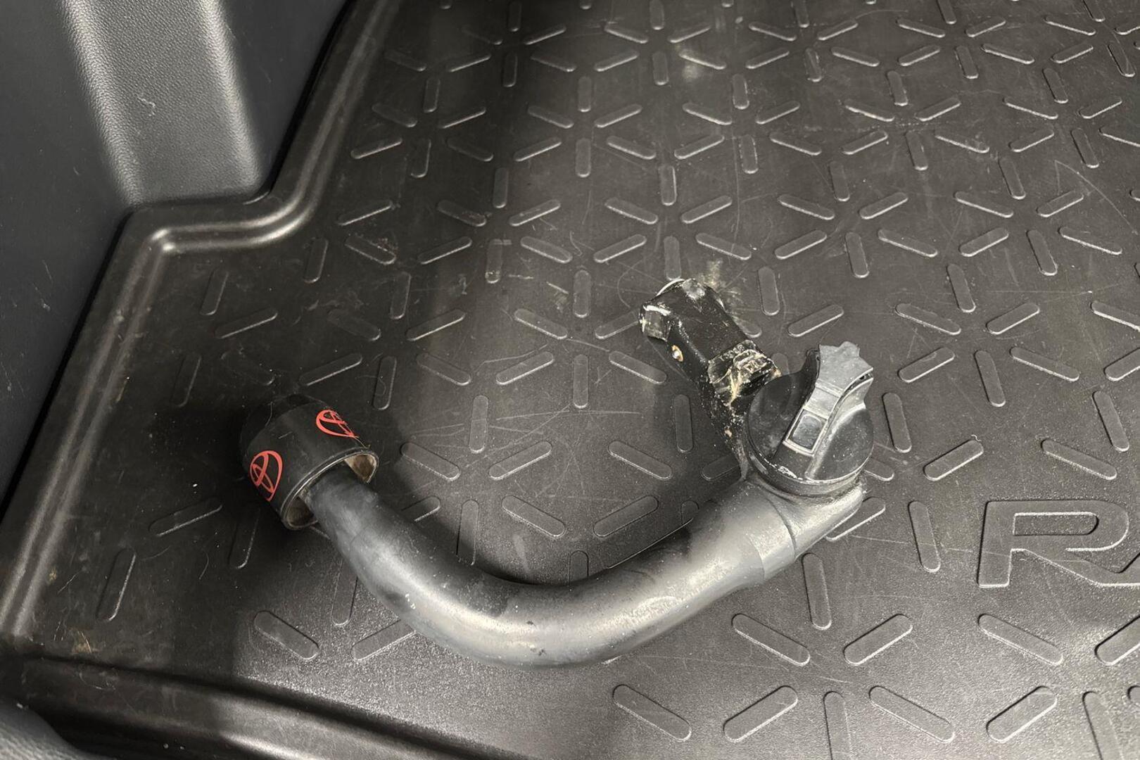 TOYOTA RAV4 21
