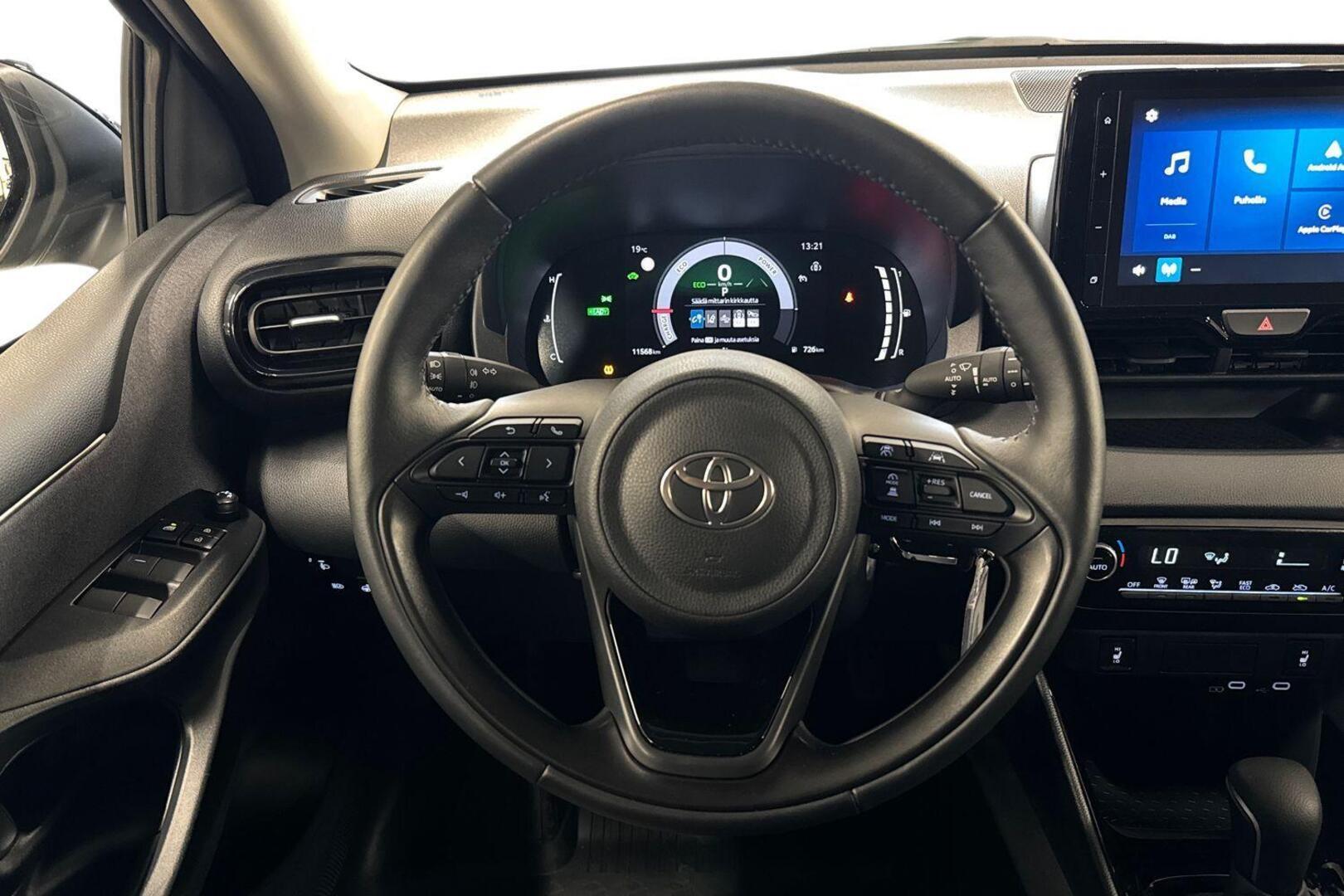 TOYOTA YARIS 13