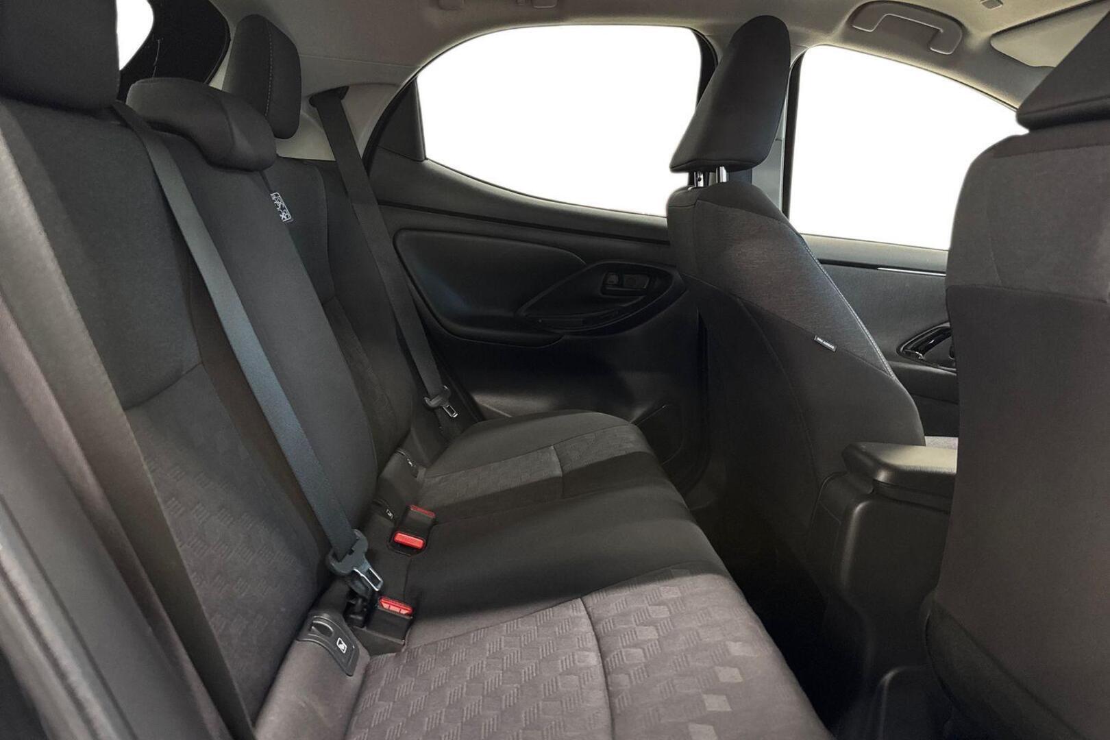 TOYOTA YARIS 17