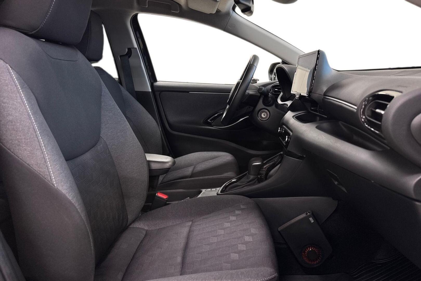 TOYOTA YARIS 18