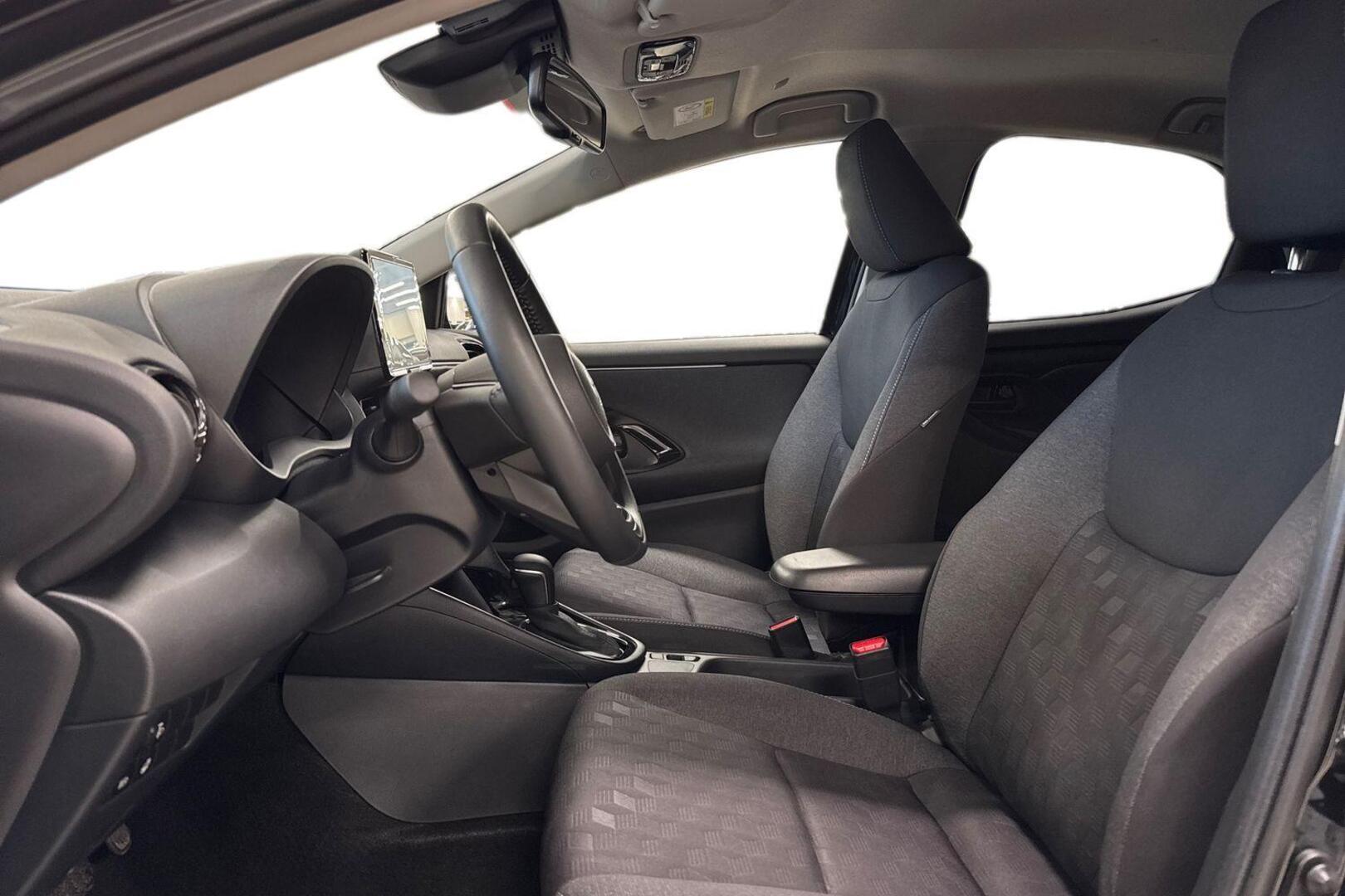 TOYOTA YARIS 9