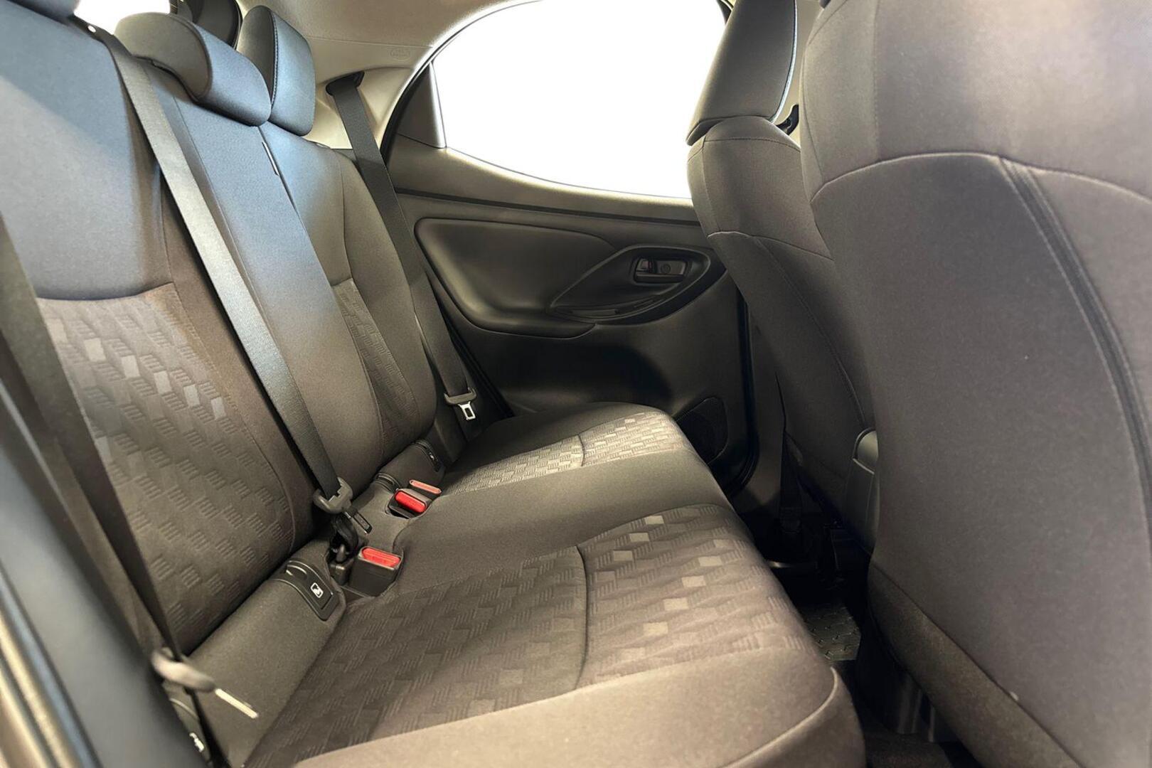 TOYOTA YARIS 16