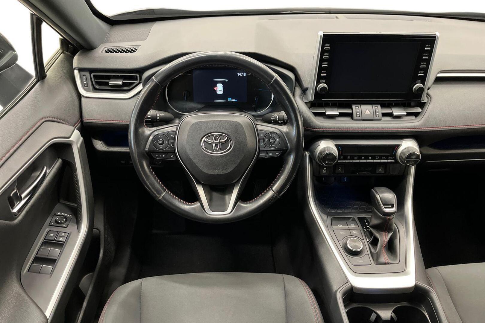 TOYOTA RAV4 Plug-in 11