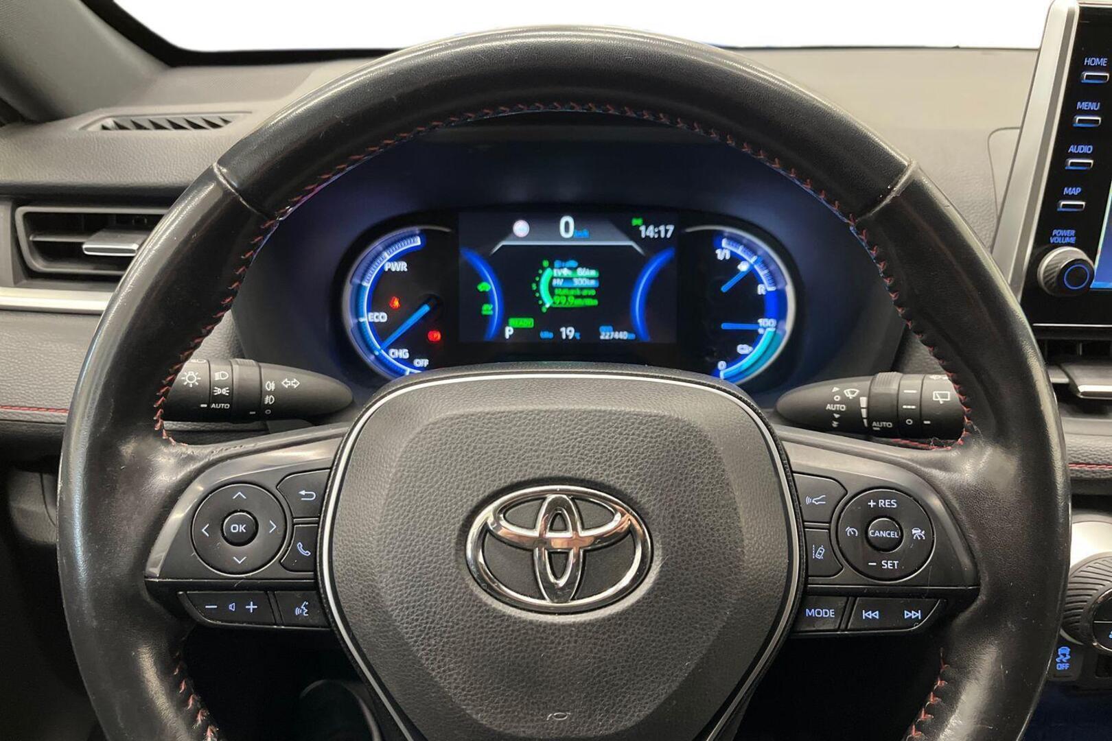 TOYOTA RAV4 Plug-in 12