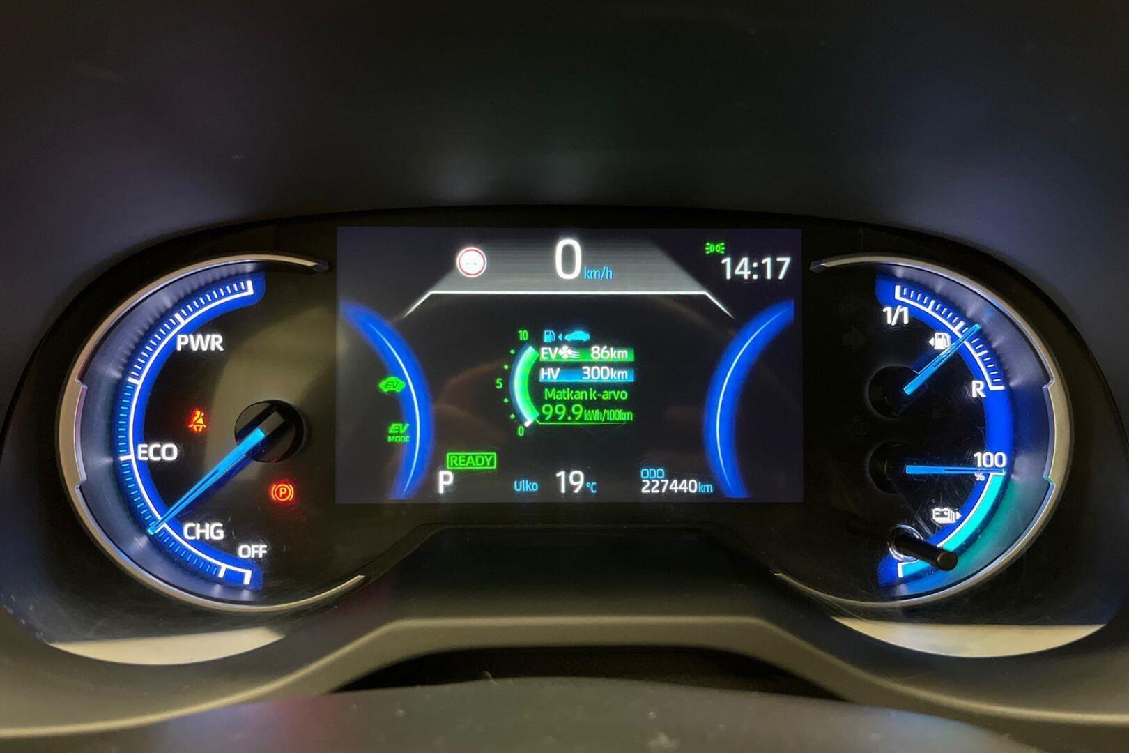 TOYOTA RAV4 Plug-in 13