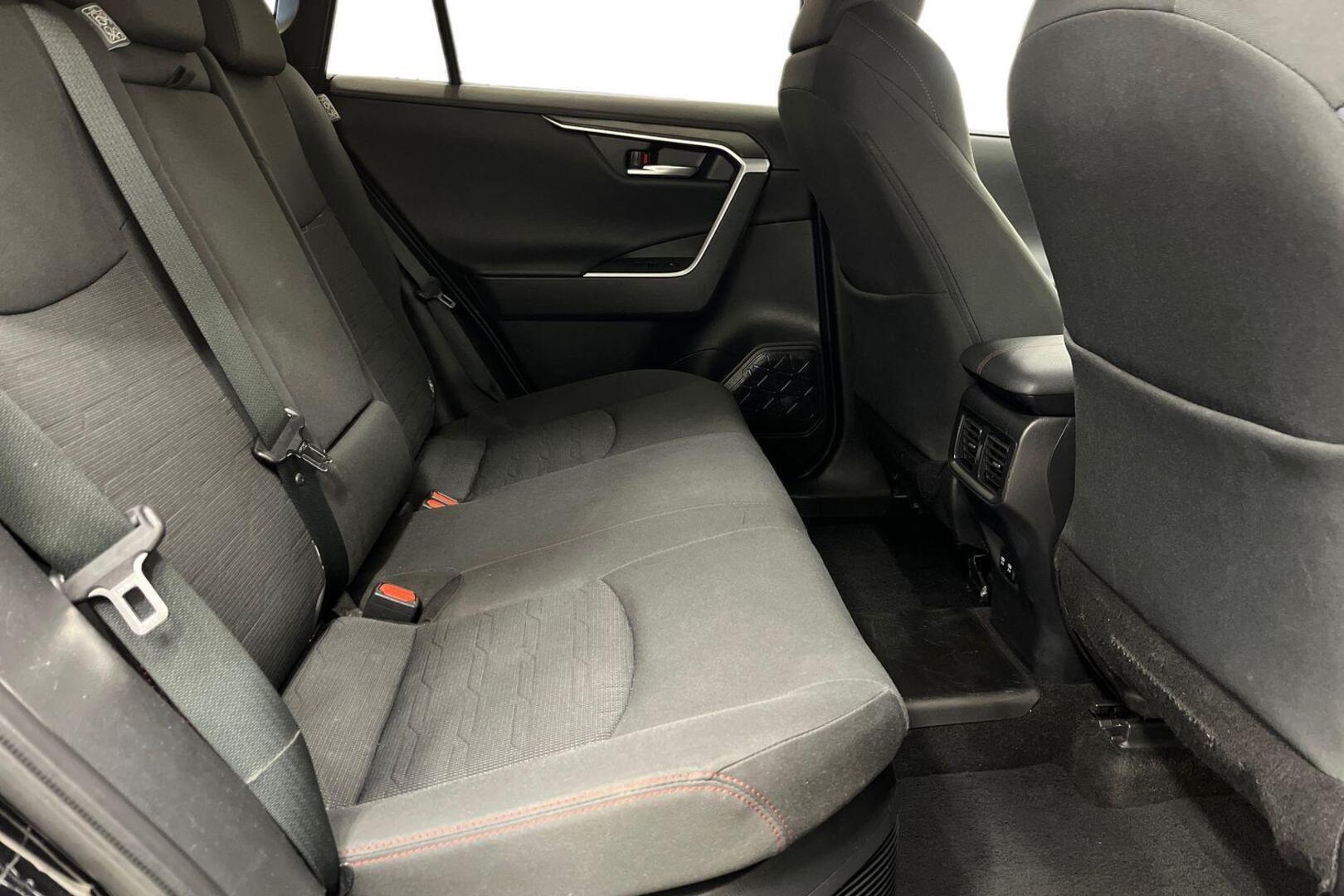 TOYOTA RAV4 Plug-in 16