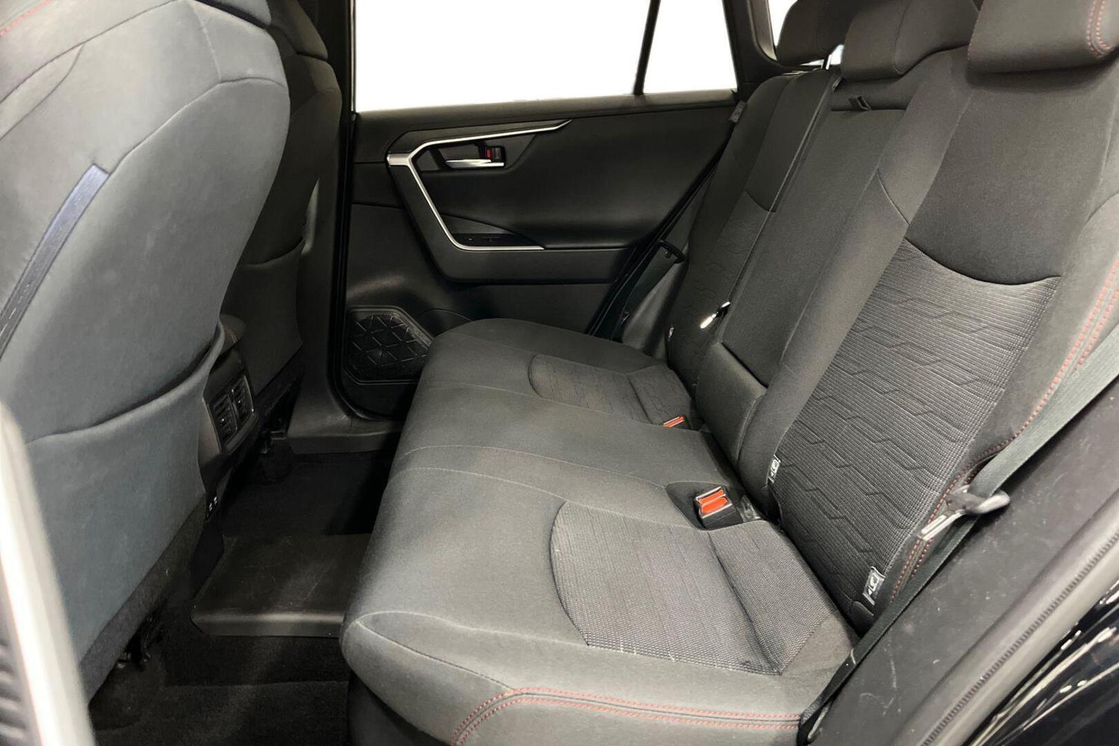 TOYOTA RAV4 Plug-in 9