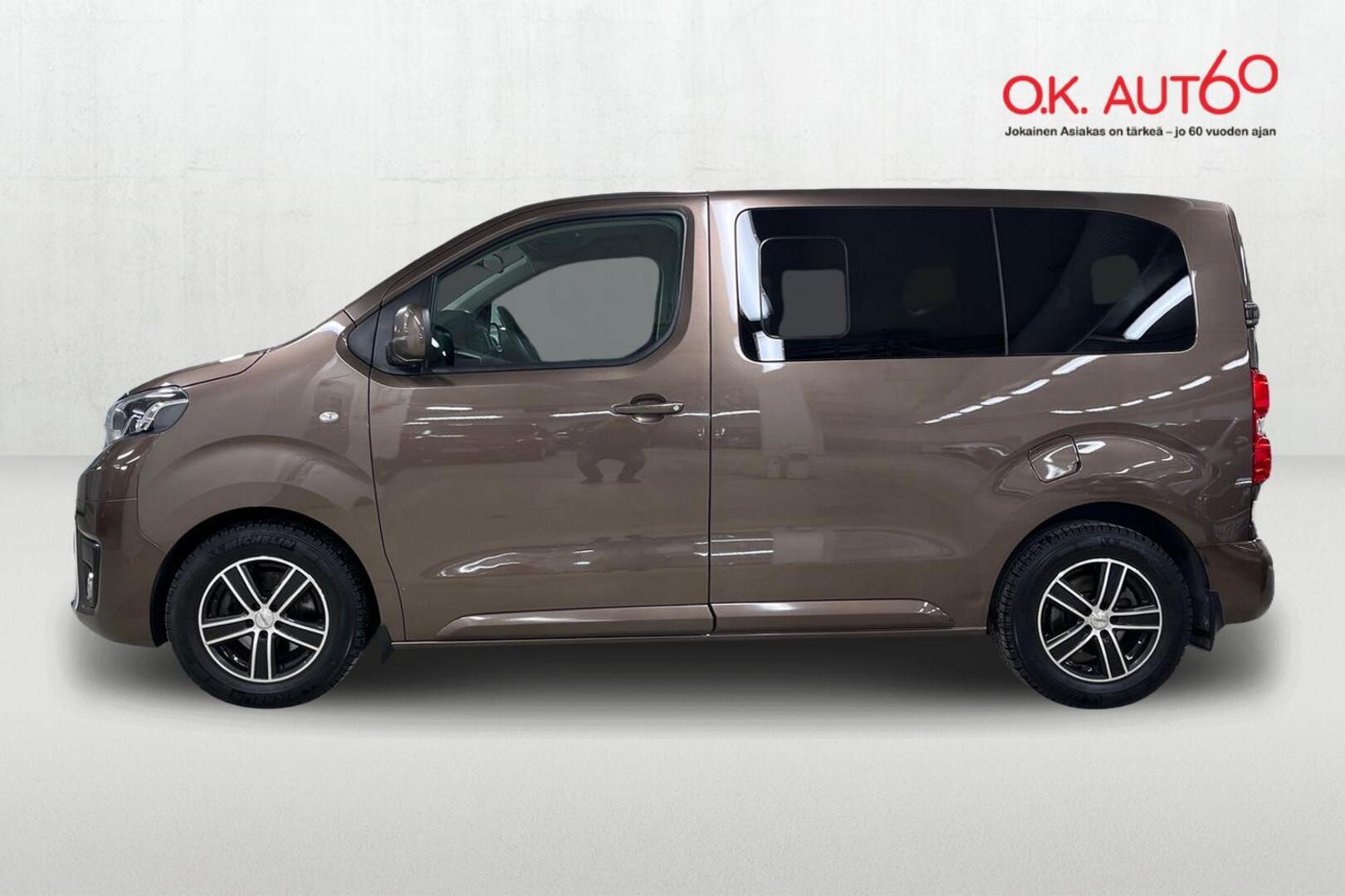 TOYOTA Proace Verso 2