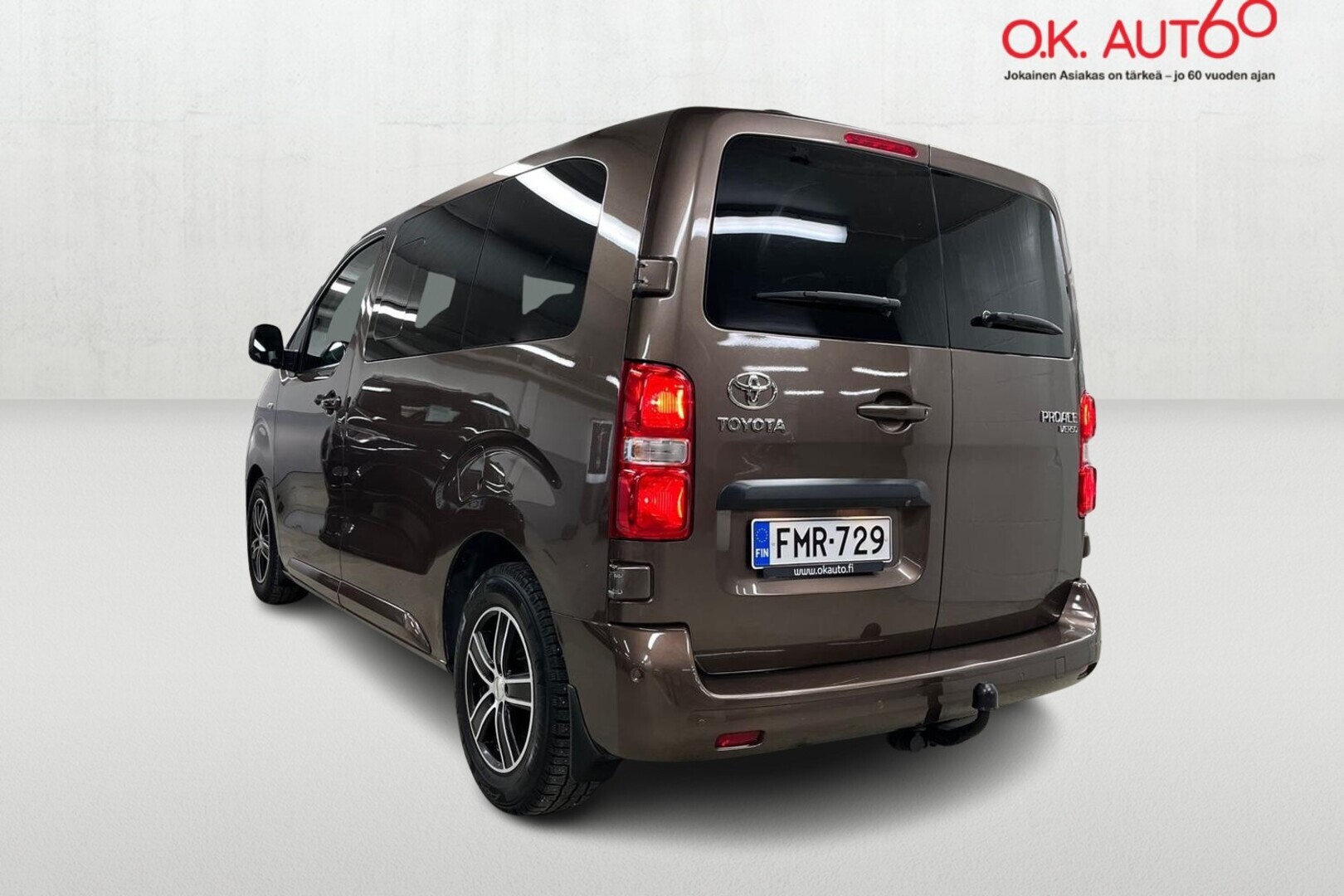 TOYOTA Proace Verso 3