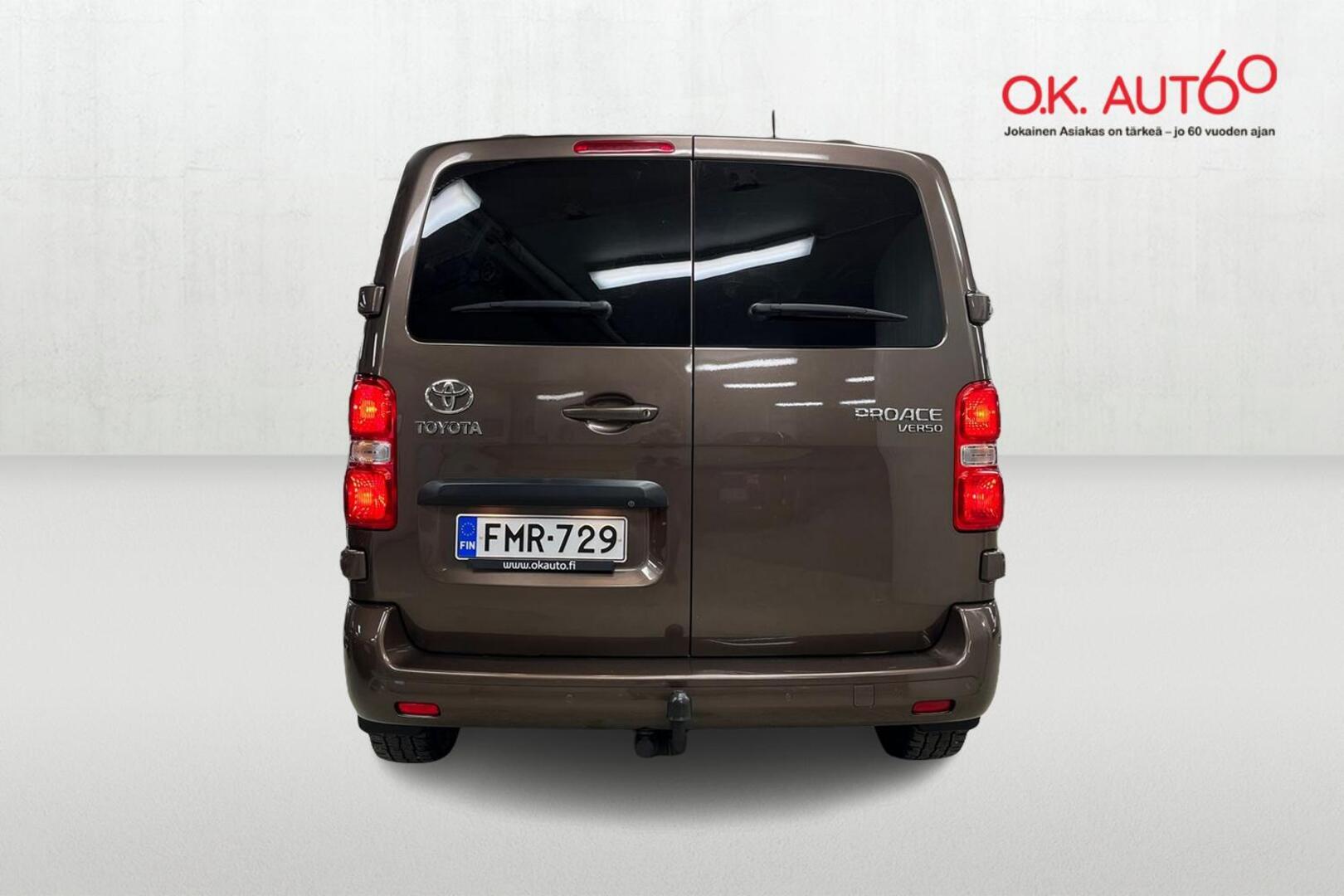 TOYOTA Proace Verso 4