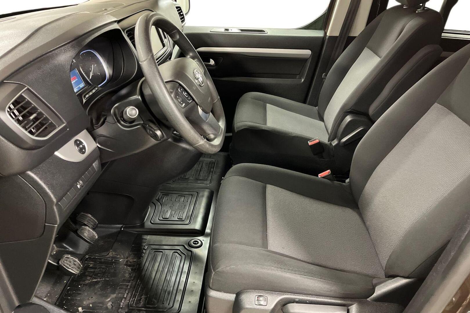 TOYOTA Proace Verso 8
