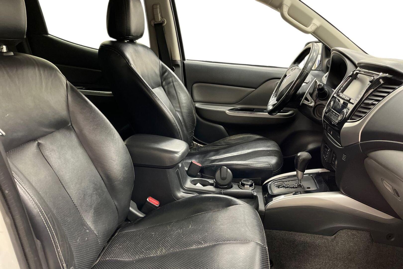 MITSUBISHI L200 17