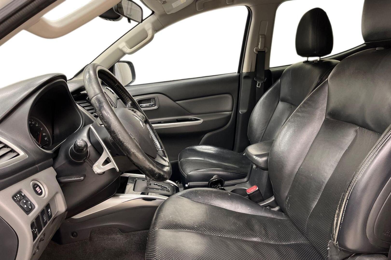 MITSUBISHI L200 8