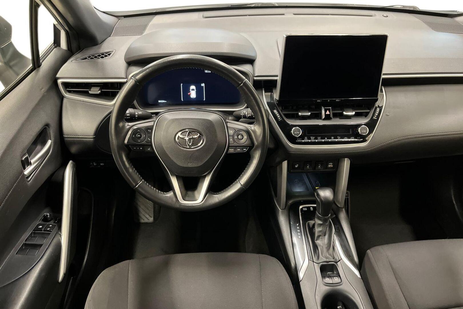 TOYOTA Corolla Cross 11