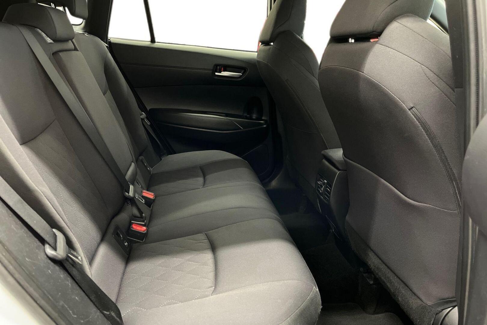 TOYOTA Corolla Cross 16