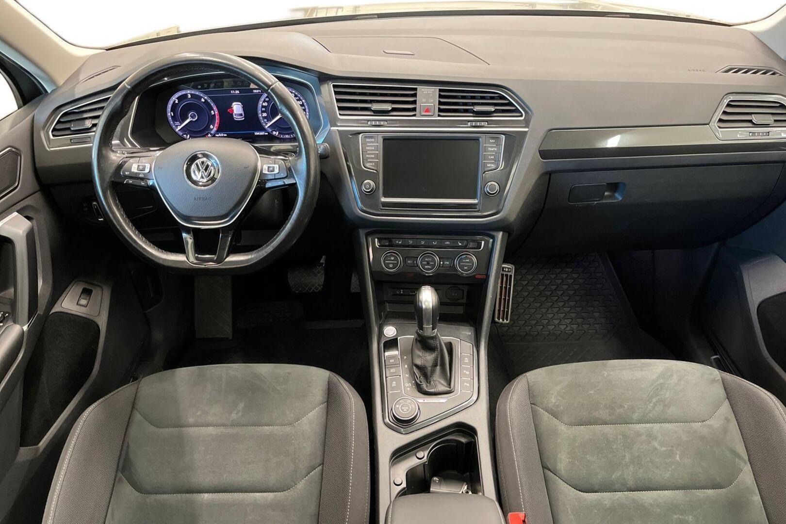 VOLKSWAGEN Tiguan 10