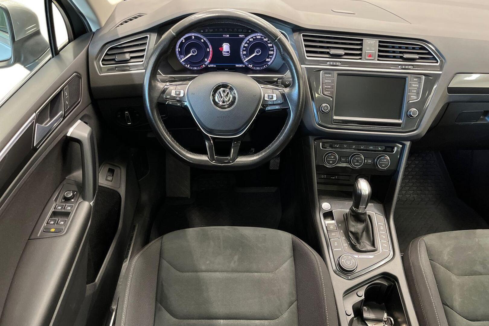 VOLKSWAGEN Tiguan 11