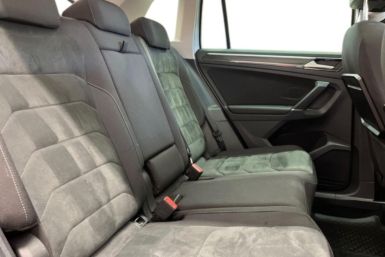 VOLKSWAGEN Tiguan 16