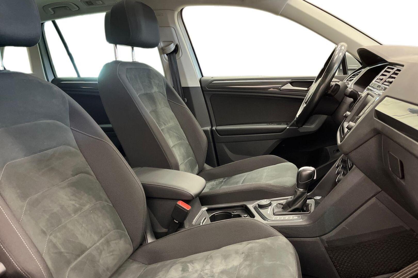 VOLKSWAGEN Tiguan 17