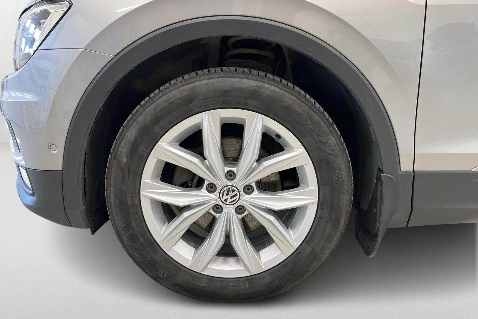 VOLKSWAGEN Tiguan 18