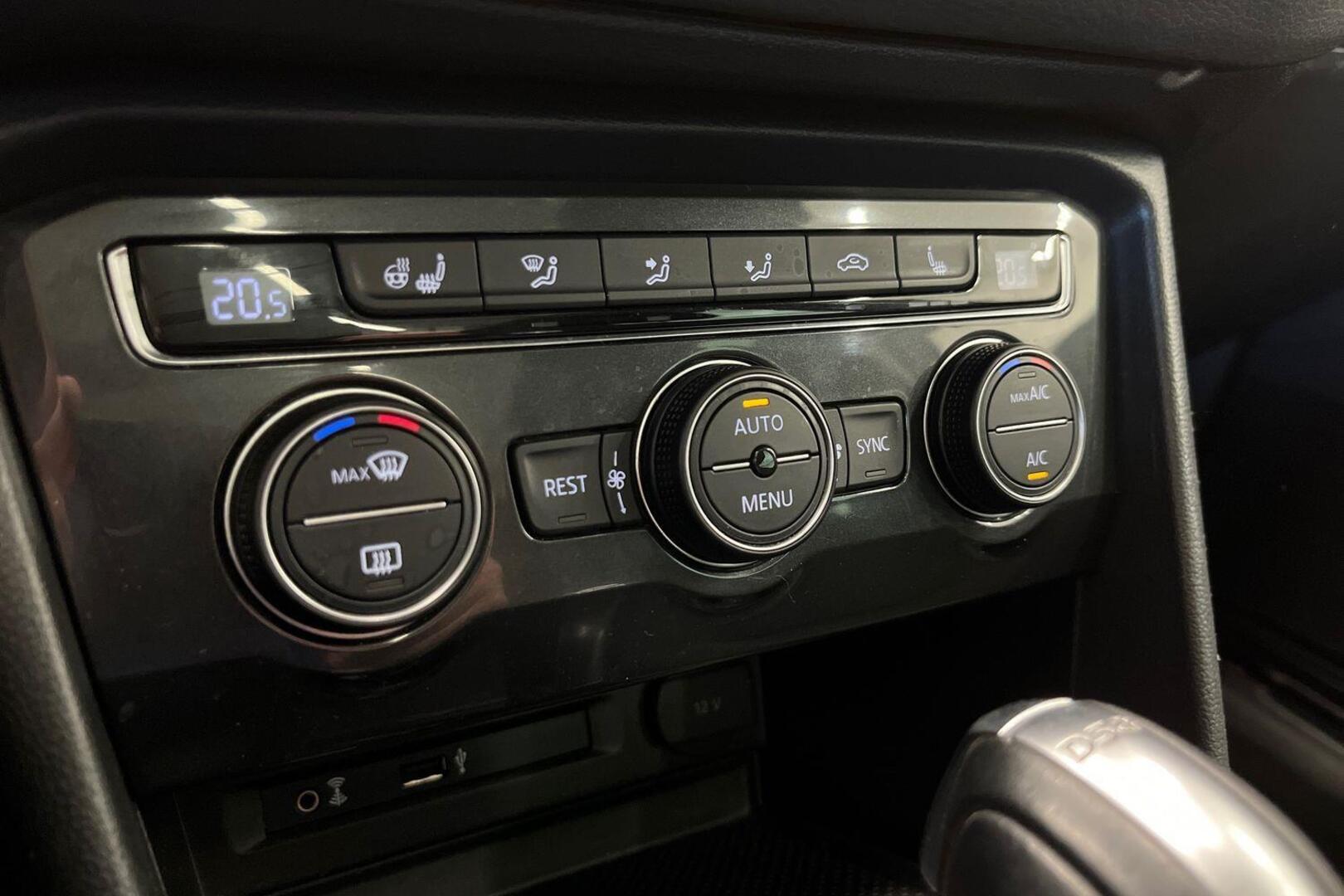 VOLKSWAGEN Tiguan 19