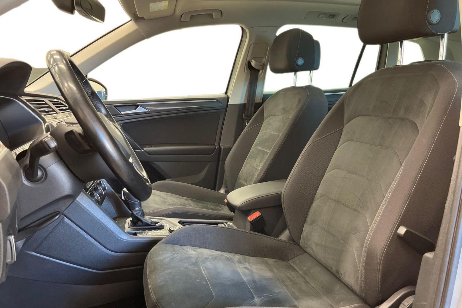 VOLKSWAGEN Tiguan 8