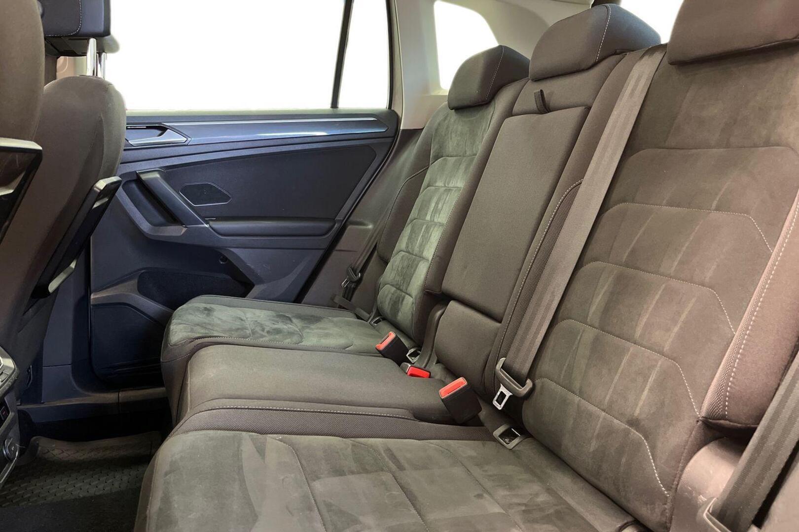 VOLKSWAGEN Tiguan 9