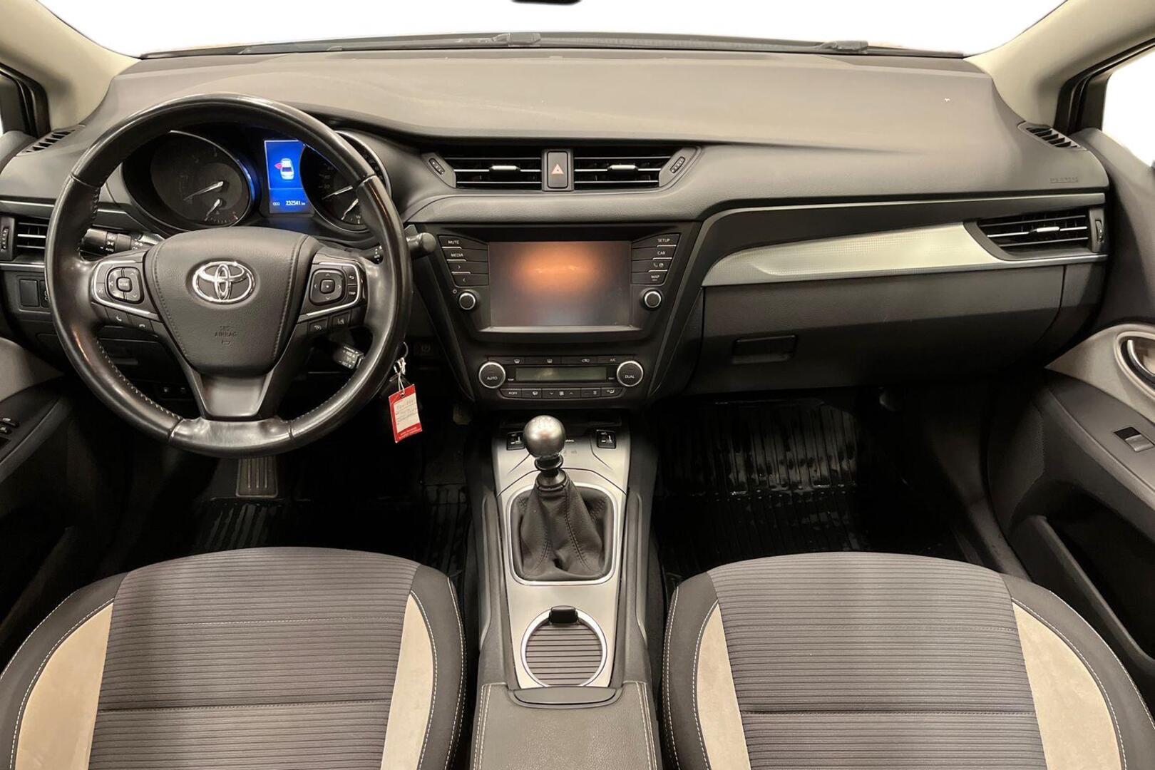 TOYOTA Avensis 10