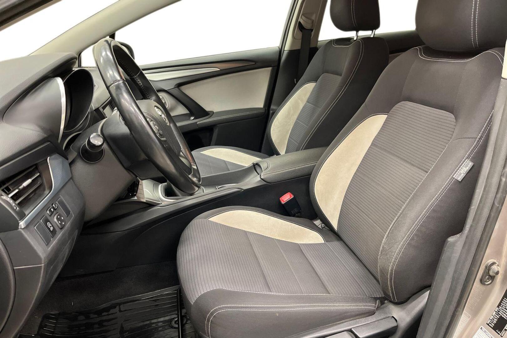 TOYOTA Avensis 8