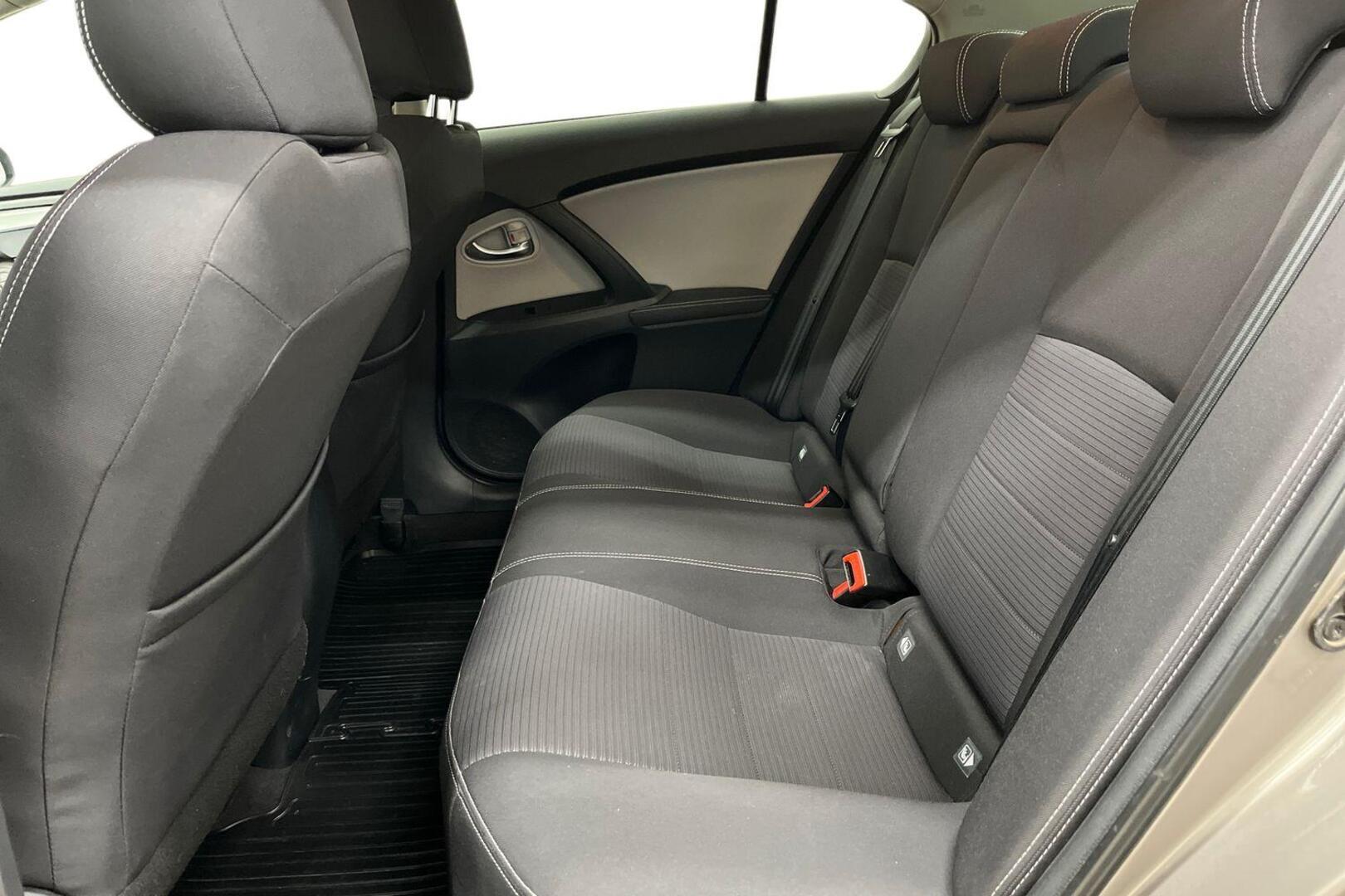 TOYOTA Avensis 9