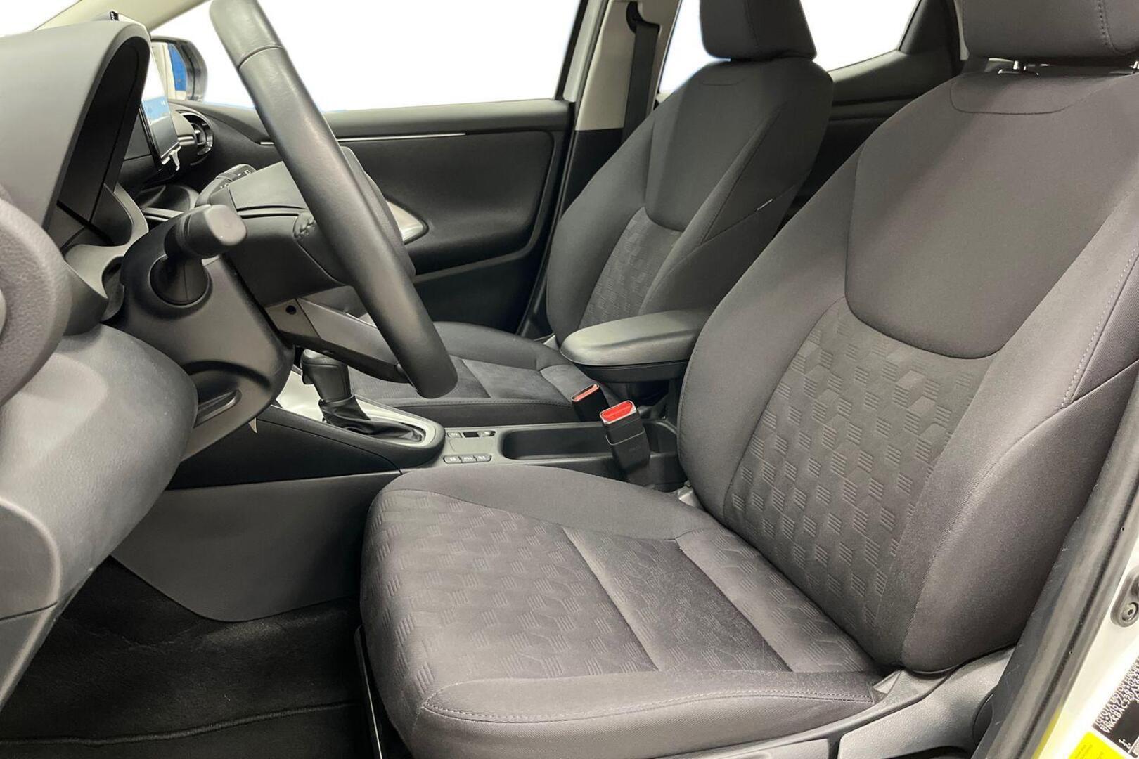 TOYOTA Yaris 10