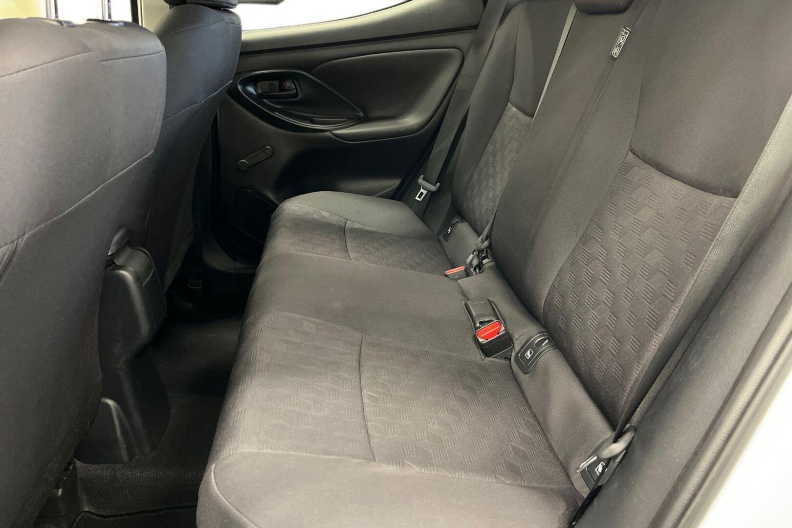 TOYOTA Yaris 11