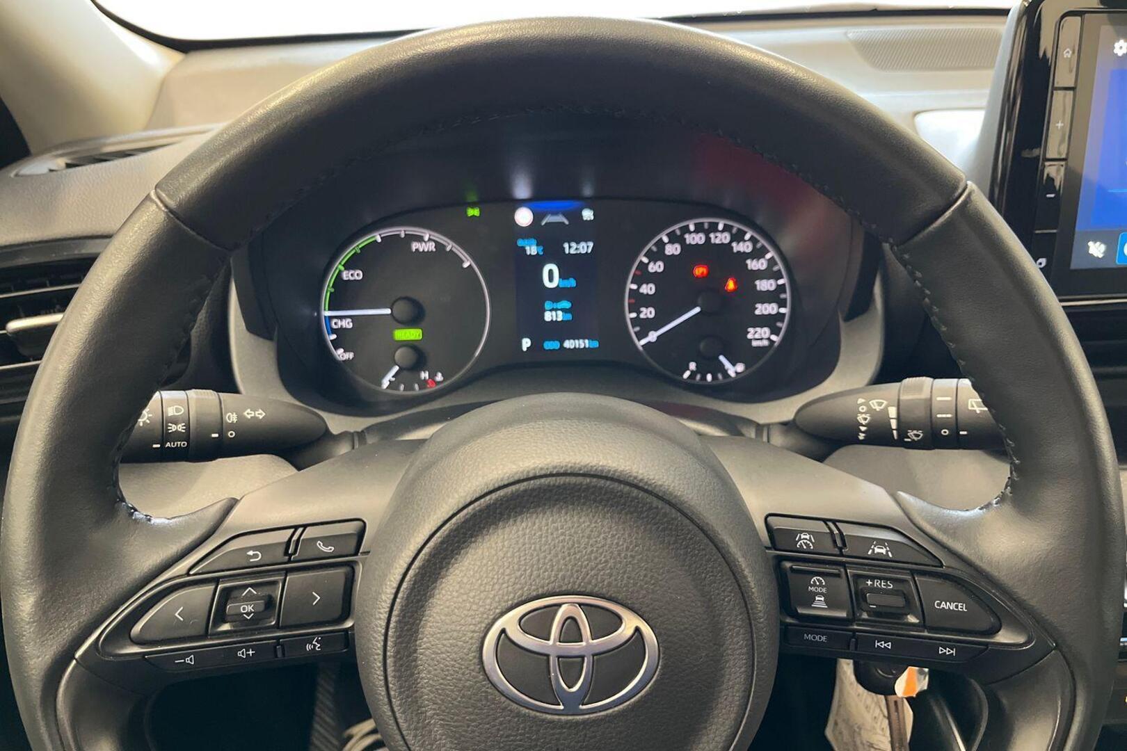 TOYOTA Yaris 14