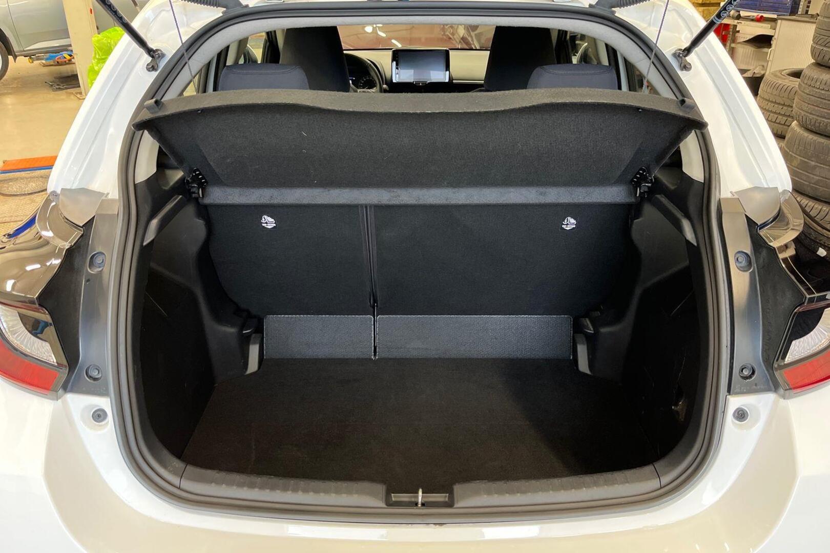 TOYOTA Yaris 17