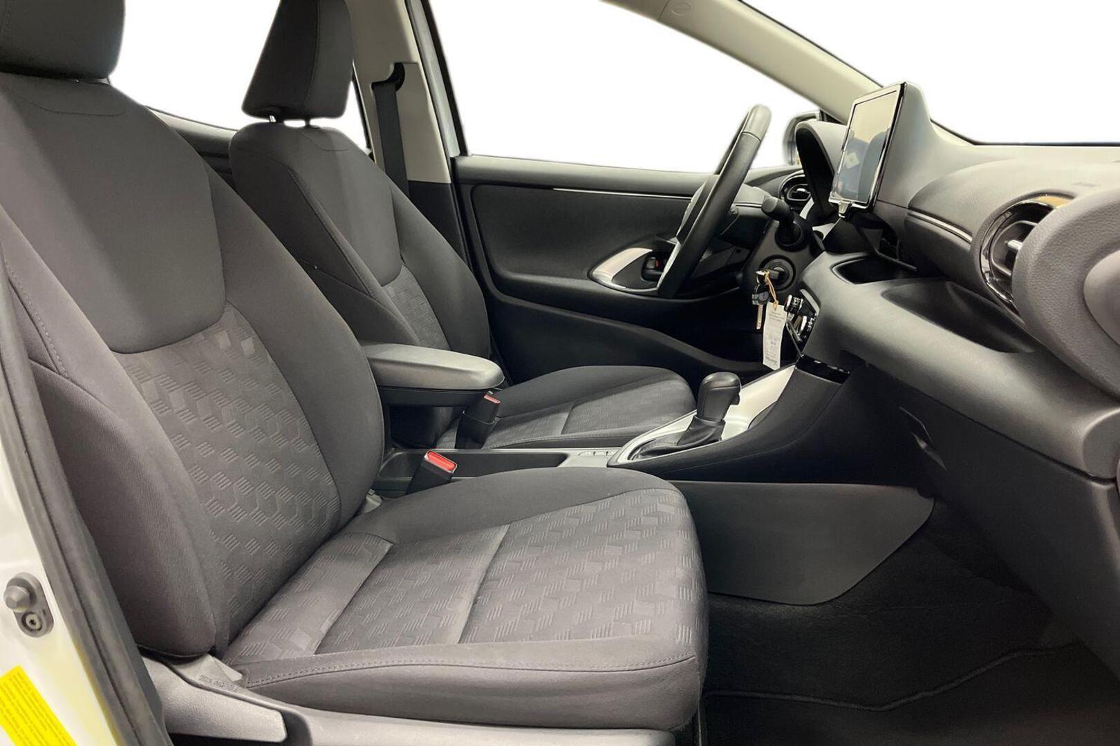 TOYOTA Yaris 19