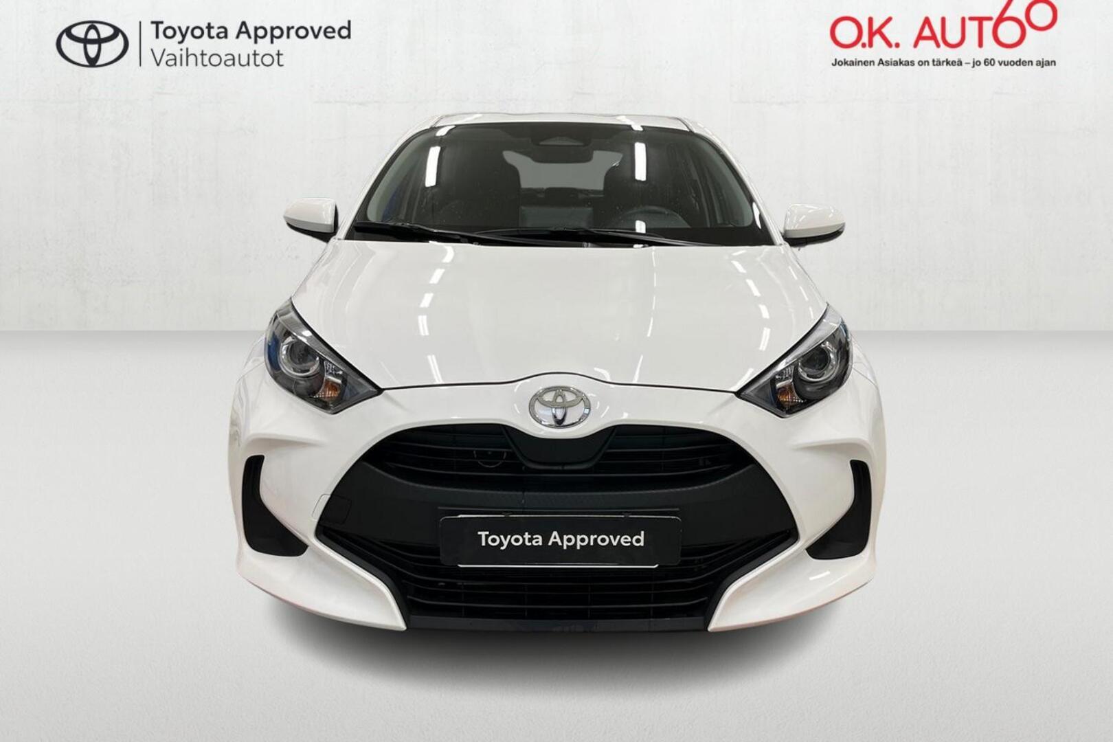 TOYOTA Yaris 9