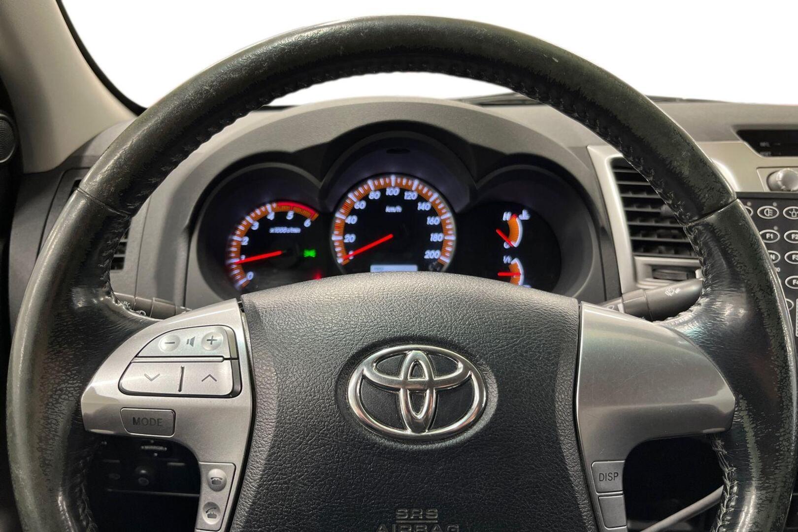 TOYOTA Hilux 12