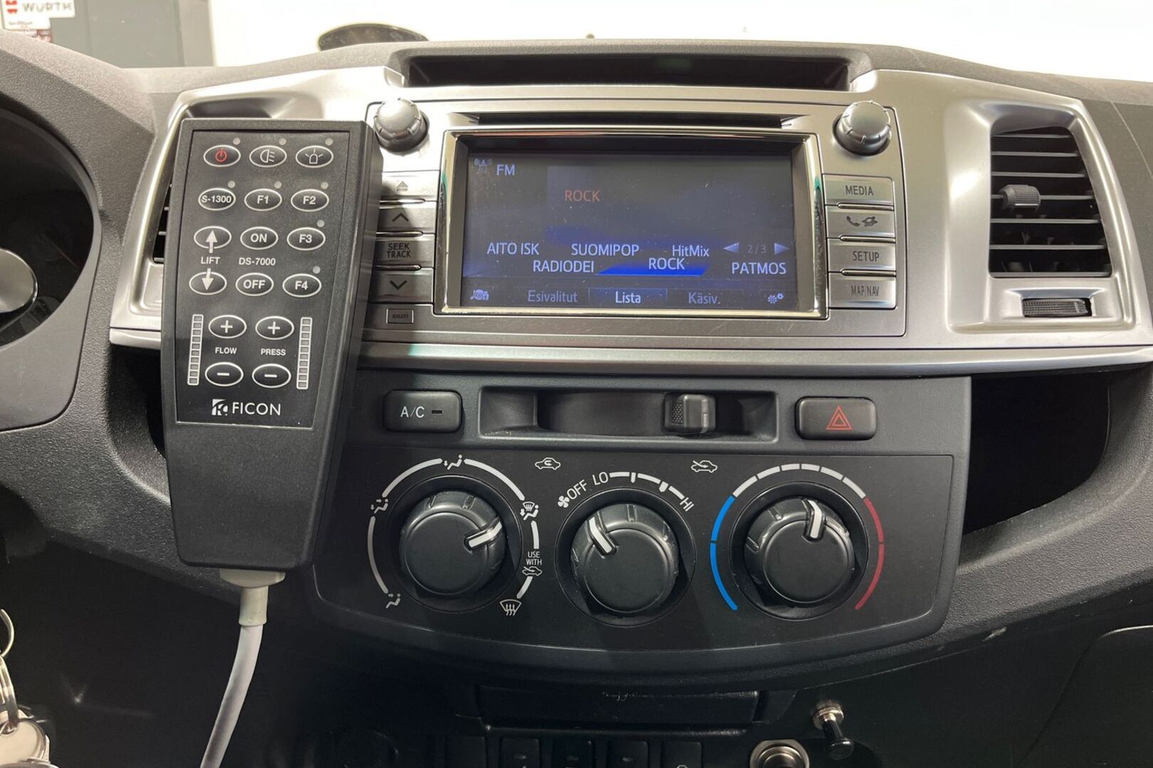 TOYOTA Hilux 14