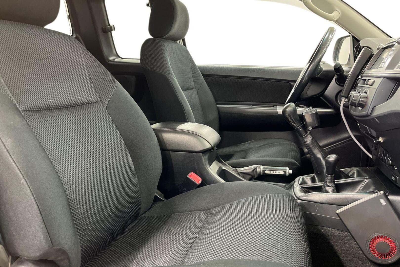 TOYOTA Hilux 17