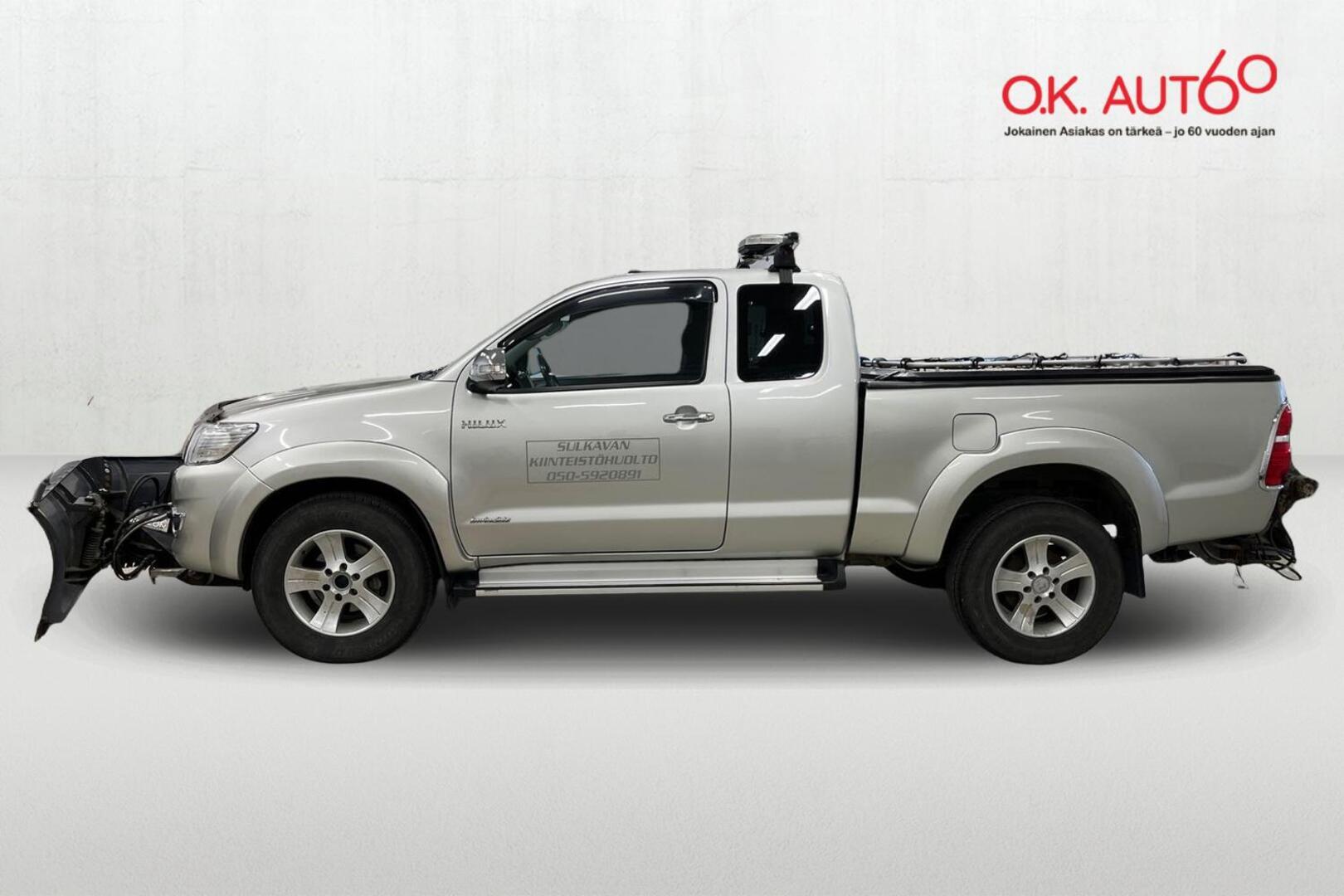 TOYOTA Hilux 2