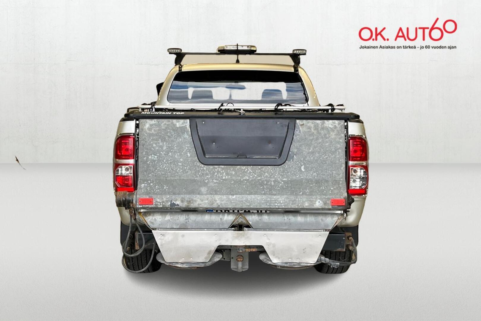 TOYOTA Hilux 4
