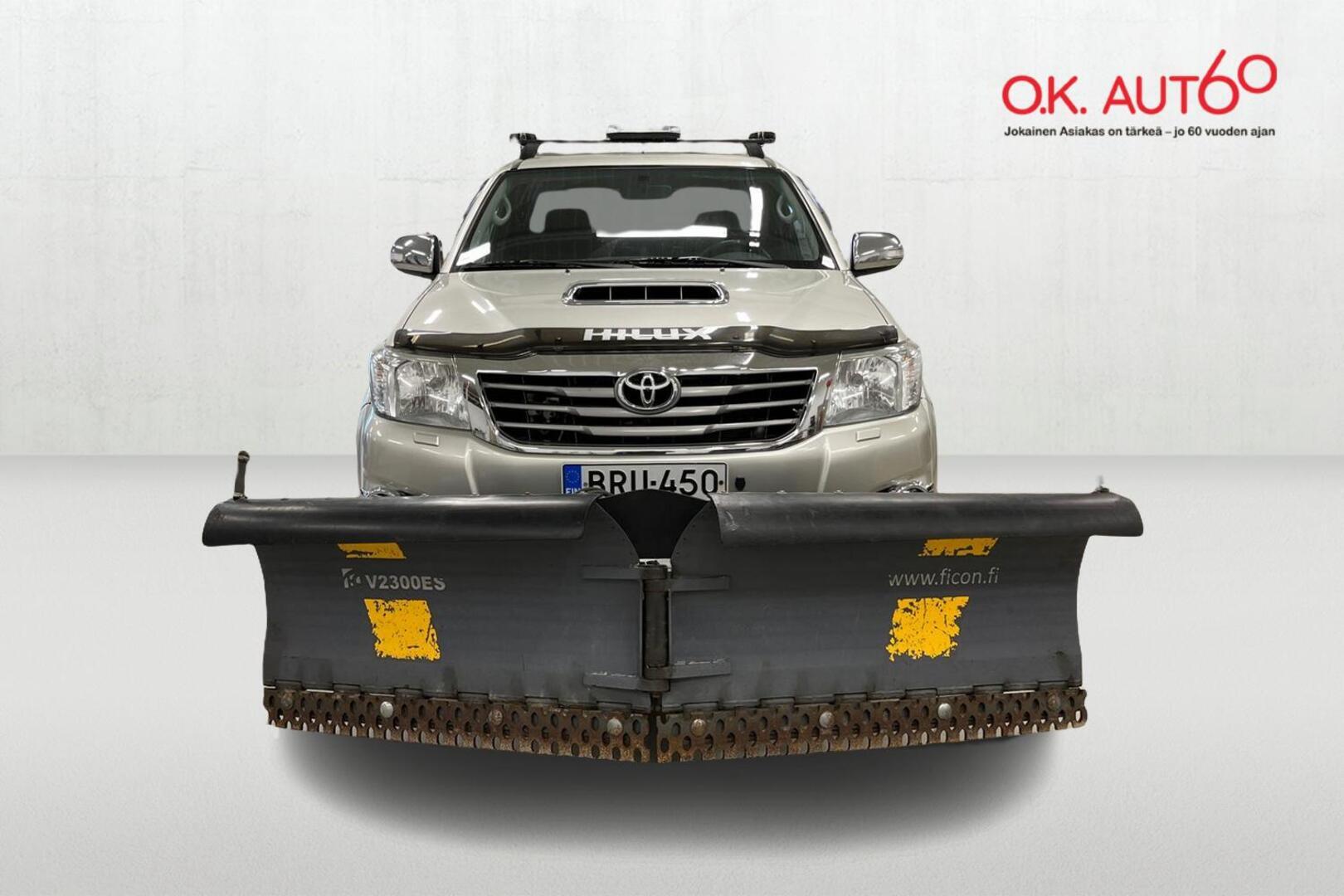 TOYOTA Hilux 7