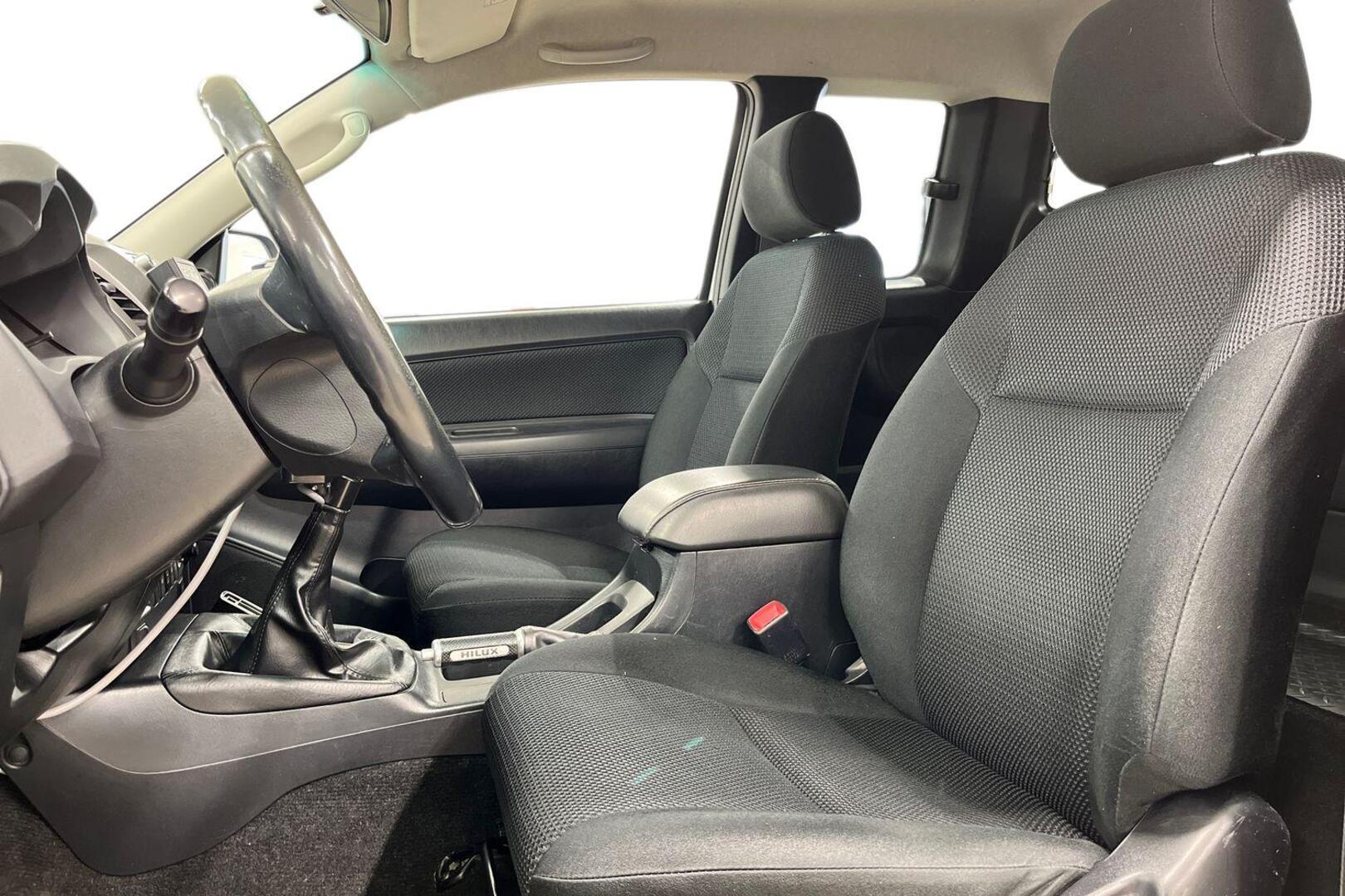 TOYOTA Hilux 8