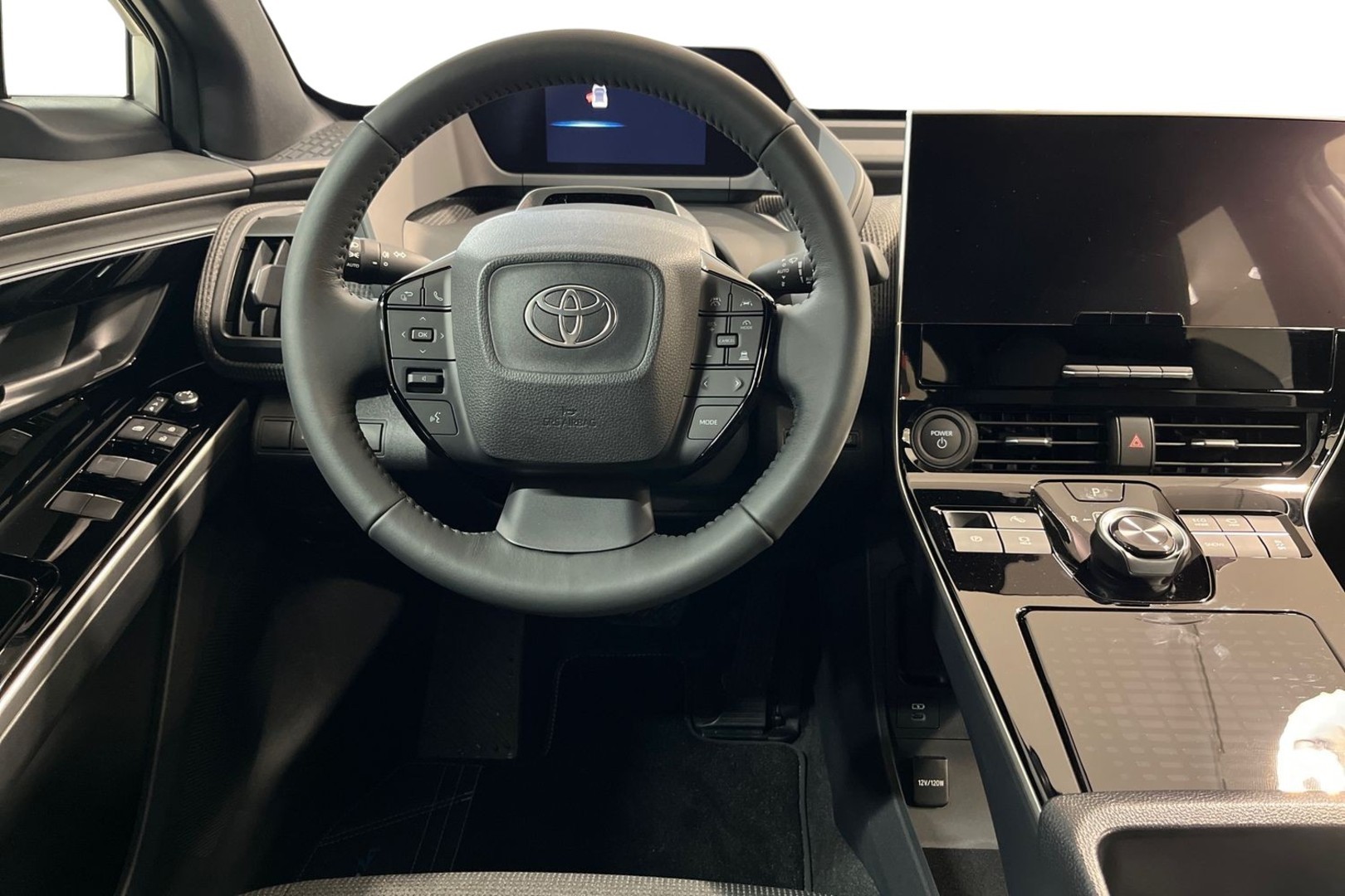 TOYOTA bZ4X 11