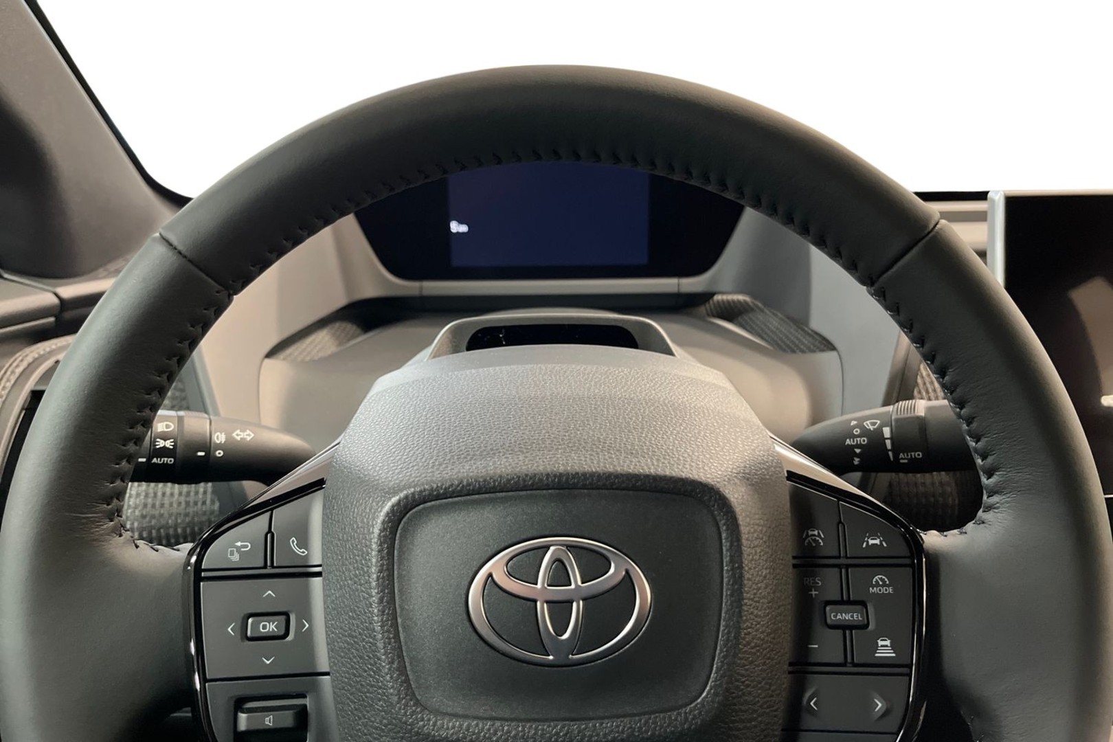 TOYOTA bZ4X 12