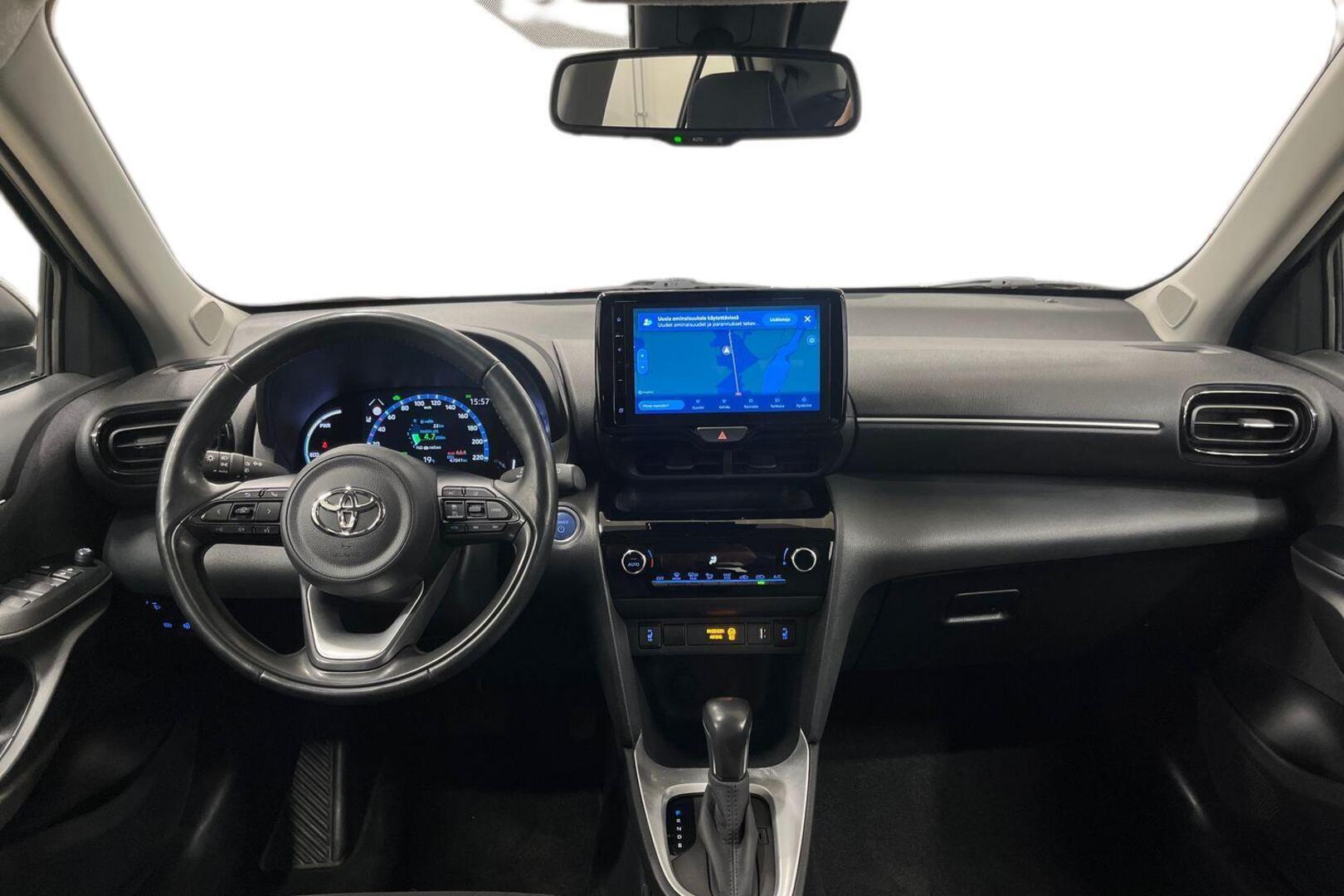 TOYOTA Yaris Cross 12