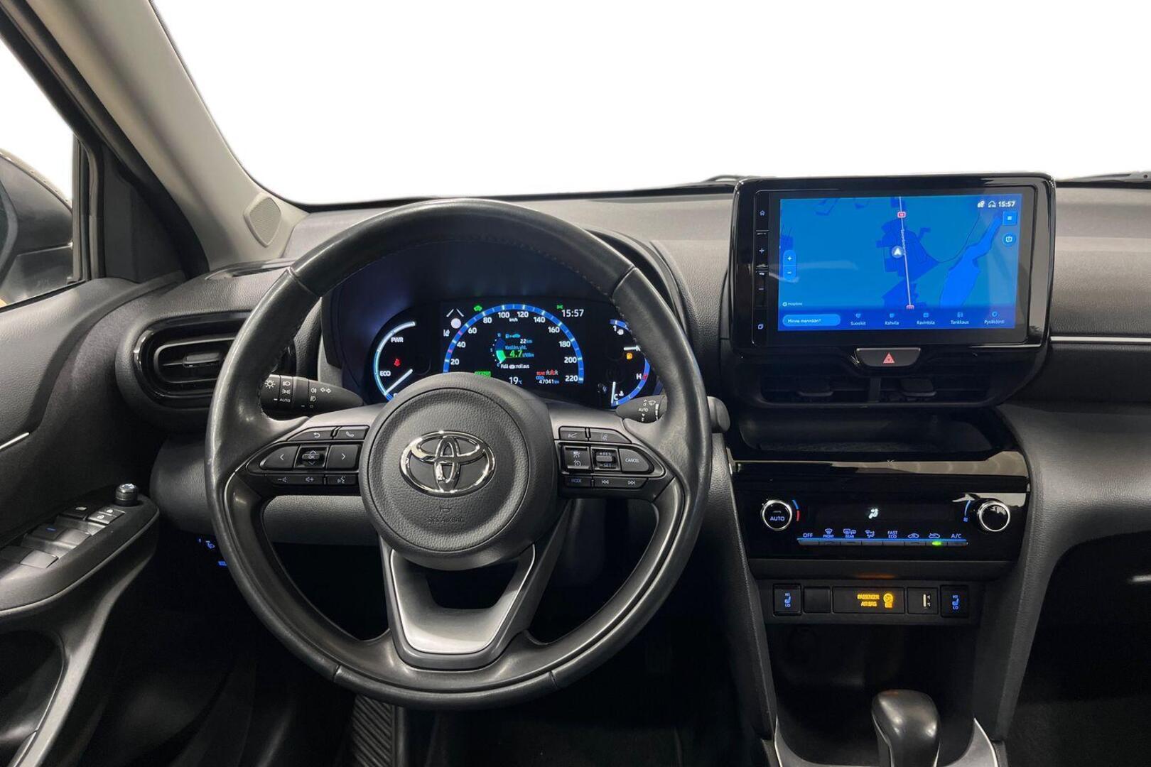 TOYOTA Yaris Cross 13