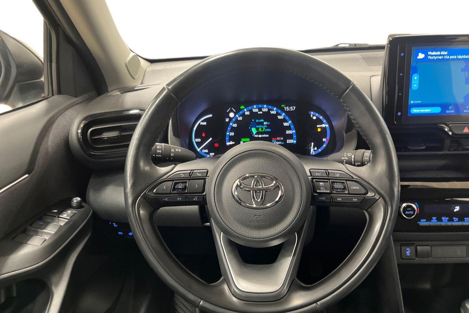 TOYOTA Yaris Cross 14